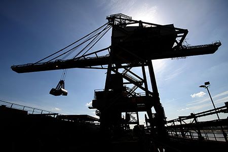 DryShips reduces debt through vessels sale