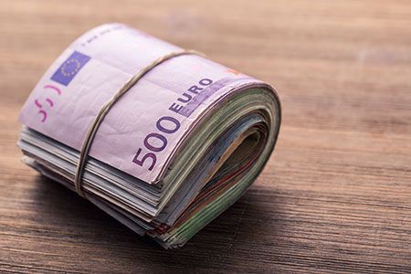 Platin 1426. GmbH reveals pricing of senior secured notes