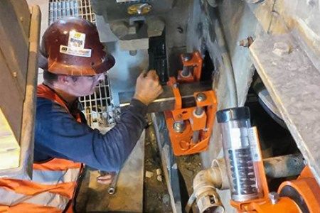 Servicing the Conveyor Cleaning Blade