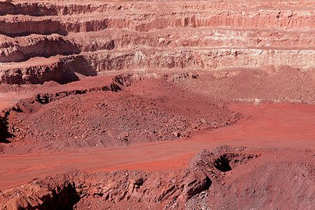 Iron ore inventories pile up in China